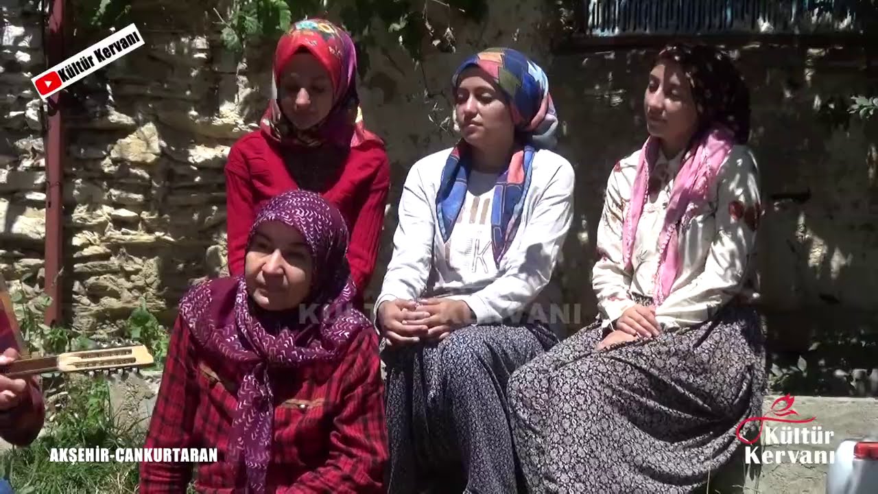Köyünde Ailesi İle Türkülere Ses Oldu - Derdim Çoktur Hangisine Yanayım