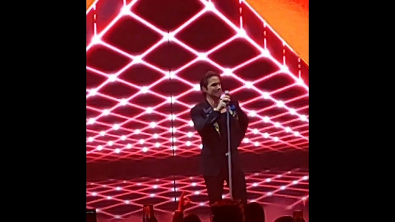 Νίκος Οικονομοπουλος - Απο έρωτα (Live Performance)