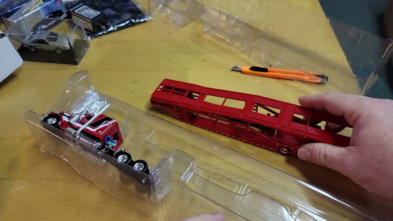 2021 DCP 1:64 RED & BLACK Peterbilt 389 SEMI with MILLER AUTO TRANSPORT CAR HAULER Carrier
