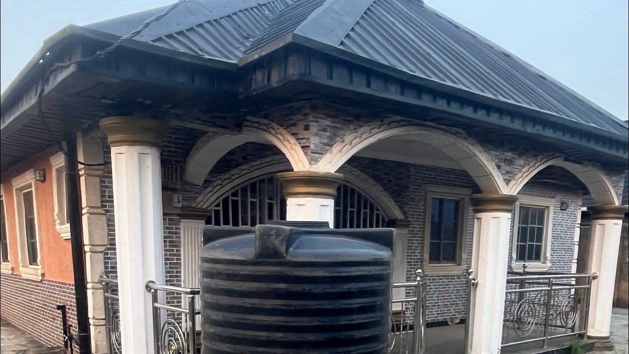 6bedrooms Bungalow & 1 unit of 2bedrooms on full plot 60/120ft (650sqms)in Love Estate, OTA