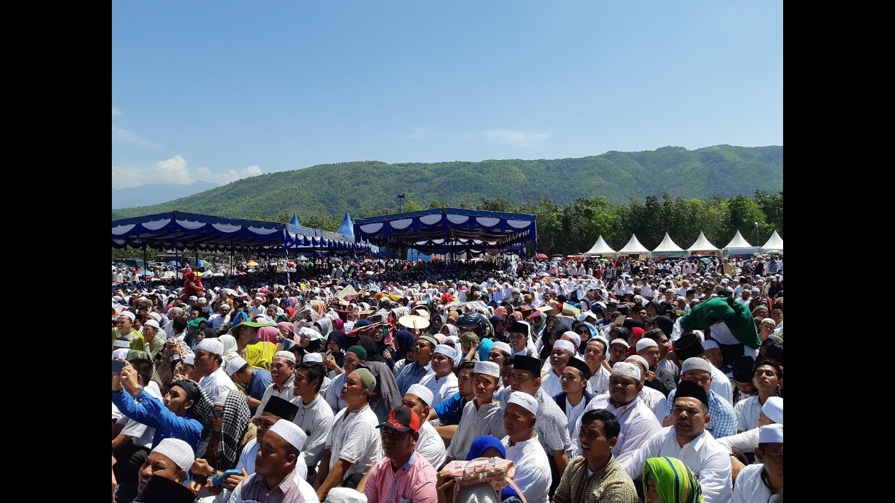 Lautan Jamaah menyaksikan Tausiah Ustadz Abdul Somad di Acara HUT Kabupaten Mandailing Natal