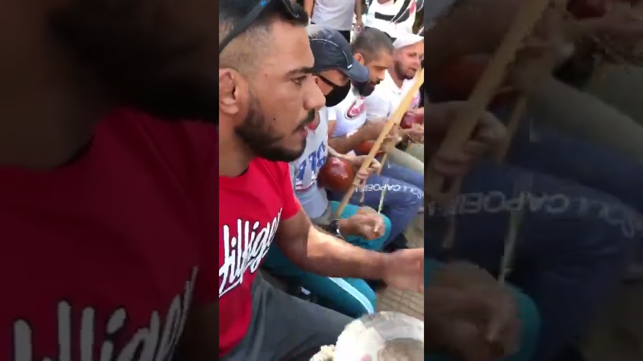 PRAÇA  DA  REPÚBLICA  TITO SANTOS  FAZENDO UM BOM RITIMO  COM GRANDES  CAPOEIRA