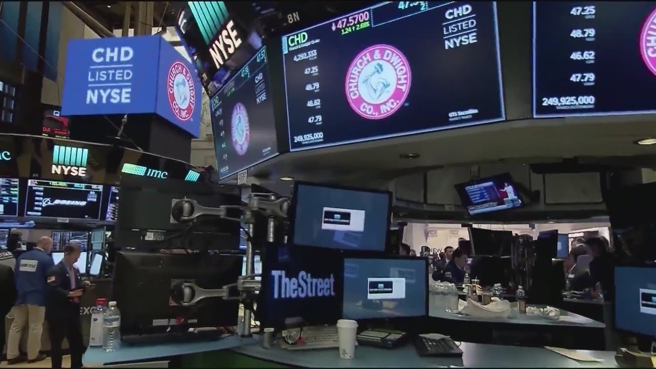Dow Jones Falls More Than 1250 Points