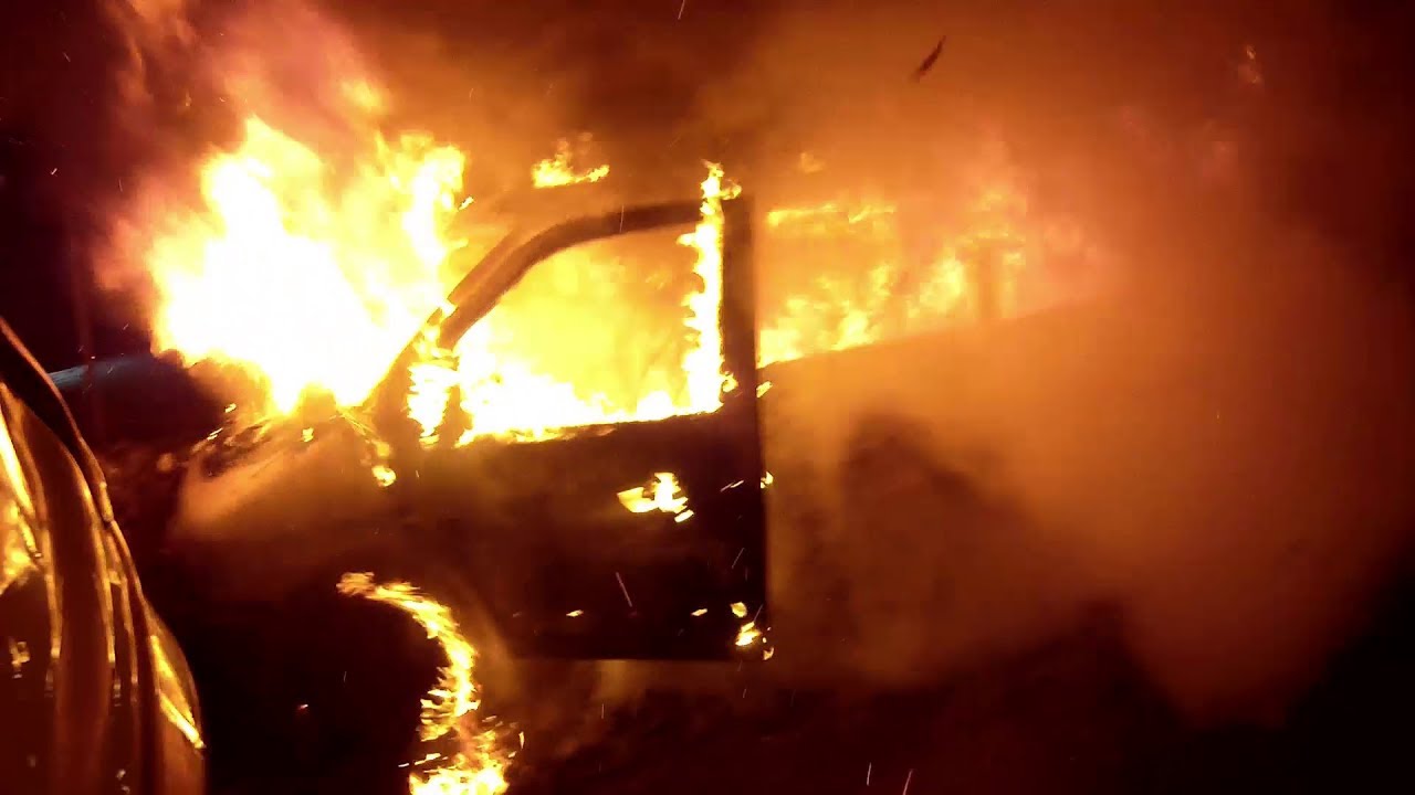Incendiu microbuz - intervenție pompieri