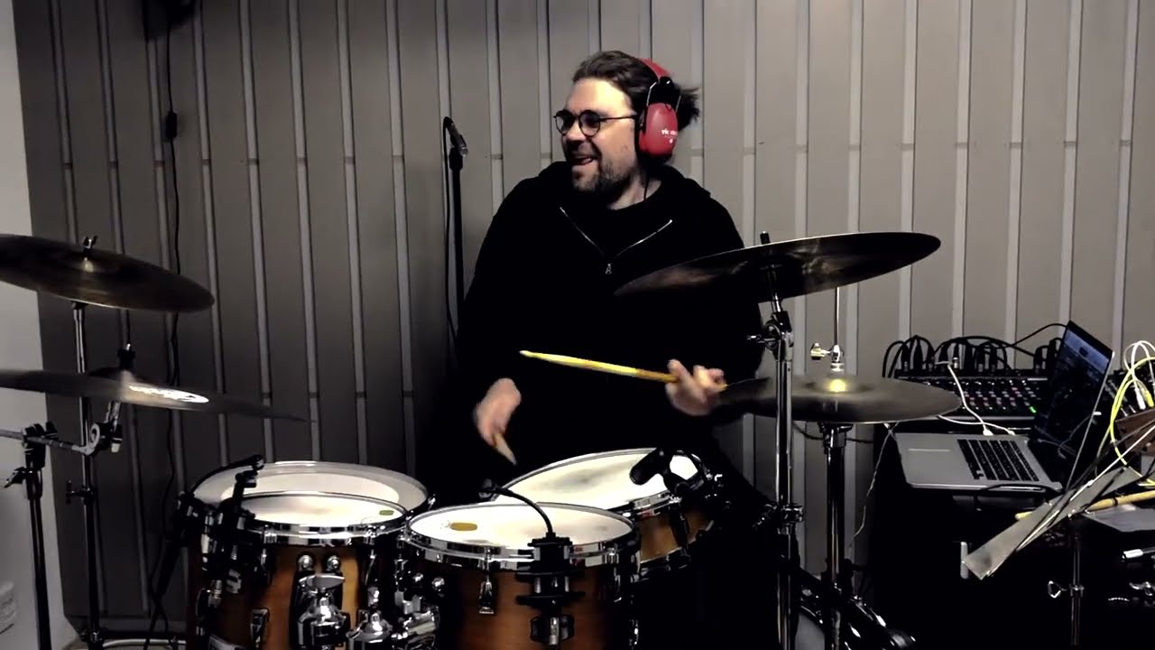 Drum Solo full of Paradiddles