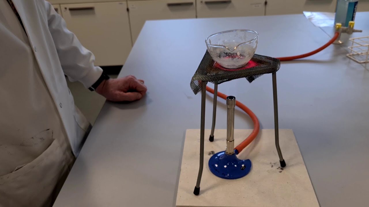 Making a soluble salt from an insoluble metal carbonate and an acid (N5 Chemistry)