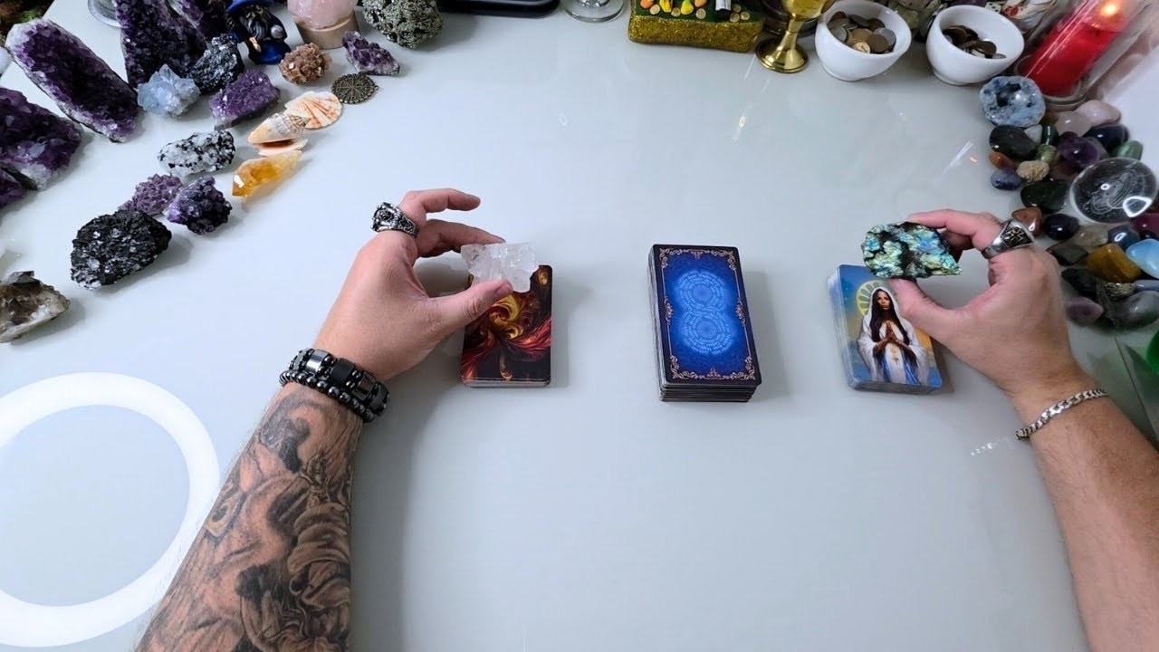💥Ele(a) Vai INSISTIR ou DESISTIR De MIM Tarot? Qual ATITUDE Ele(a) Vai Tomar em Relação a Nós Dois?