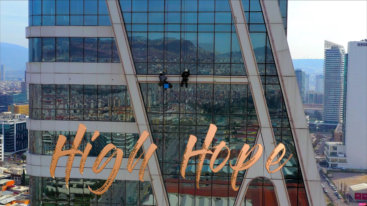 High Hope.  (Y&uuml;ksek Umutlar) G&ouml;kdelen Plaza &Ccedil;alışanları