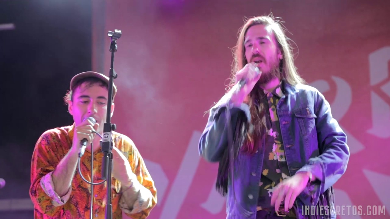Varry Brava - Chicas (Ft. Carlos Sadness) @ Interestelar Sevilla 2017 (Directo) - Indiescretos