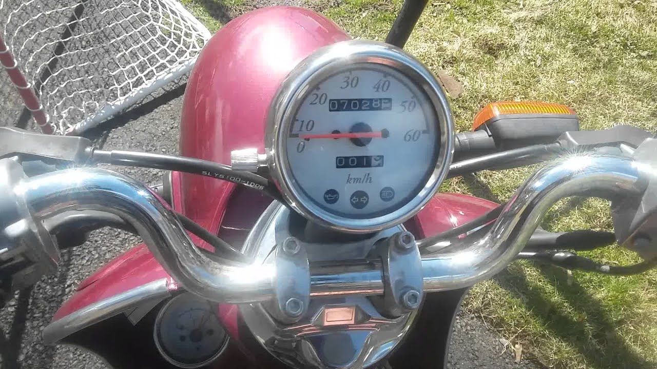 2001 Yamaha Vino 50cc scooter with 7,028 kms on it