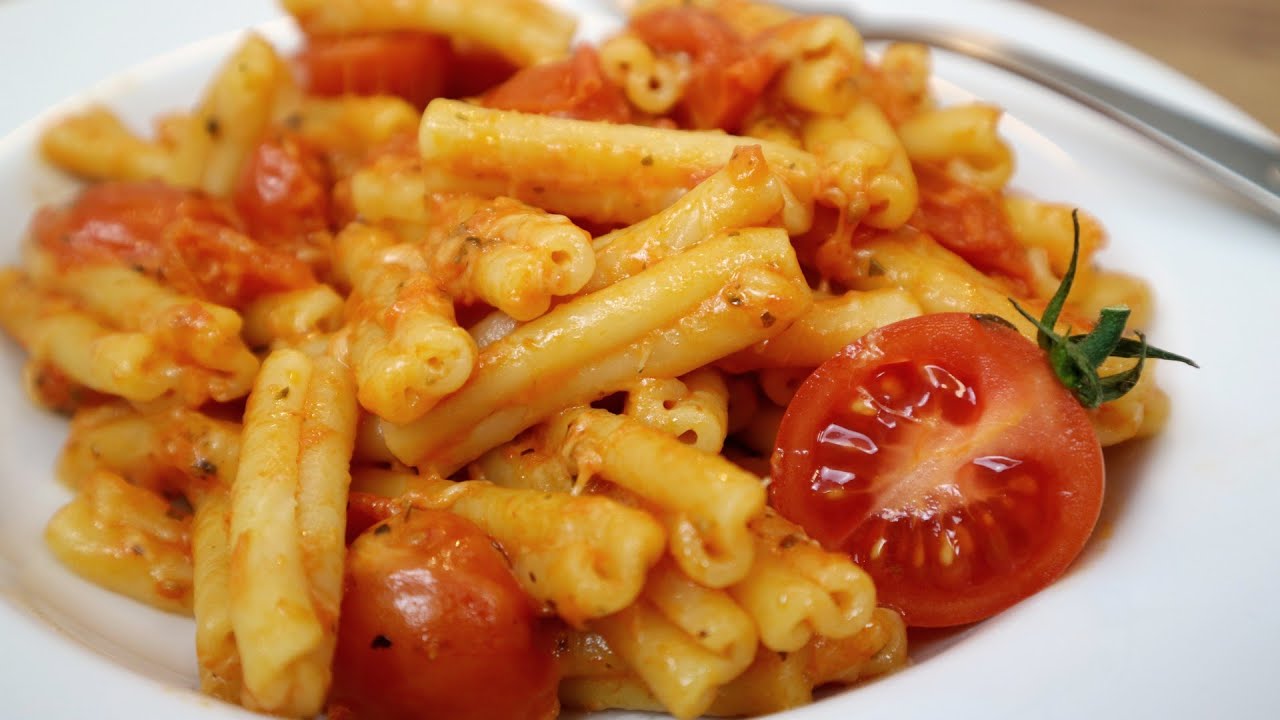 Prosty makaron z sosem pomidorowym. Szybkie dania z makaronu! 🍅