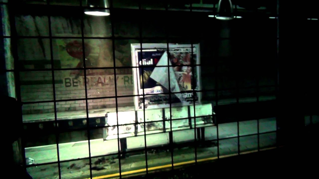 Walibi Holland - Wachtrij Xpress ~ Platform 13 ~ - 5 April 2014