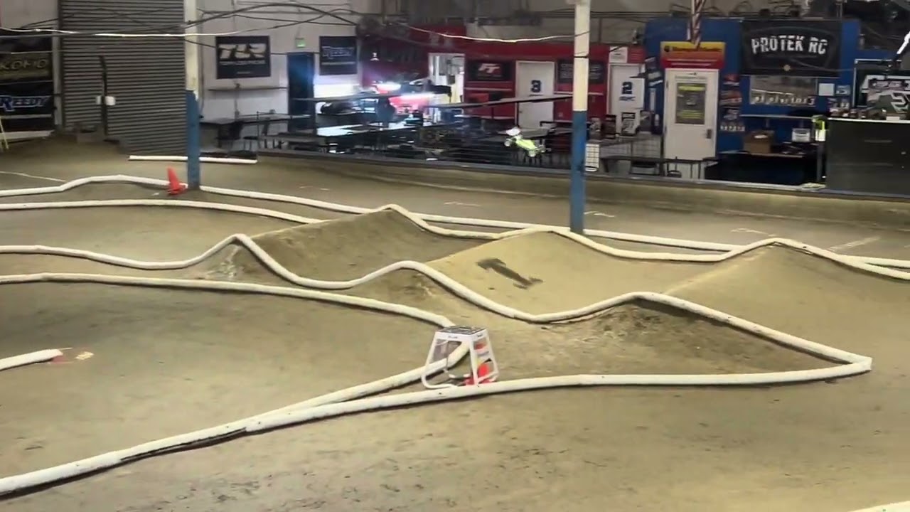B7D Running at SDRC Raceway