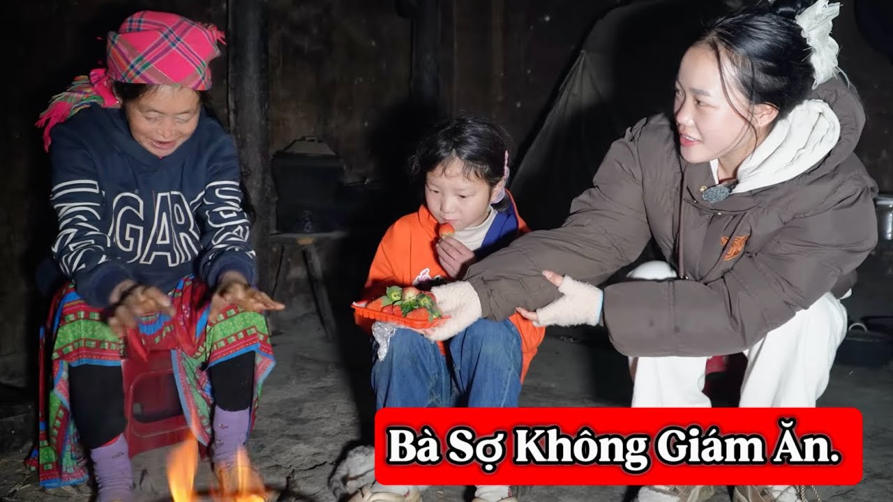 Bé Mỷ Háo Hức Vì Cháu Pà Mua Đồ Ăn Lạ Vào Thăm.