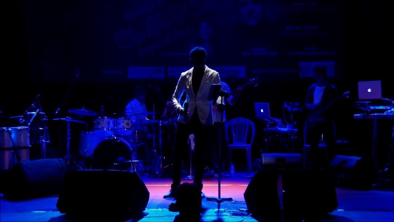 Abhi Mujhme Kahin live by Hrishikesh Ranade