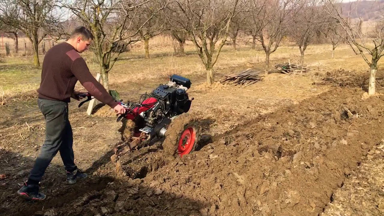 Aratul de primăvara cu motocultorul (KIPOR 910E)