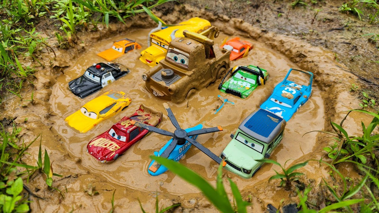 Wouw!!! Menemukan Mainan Mobil Disney Pixar Cars, The King, Chick Hicks, McQueen, Cruz Ramirez