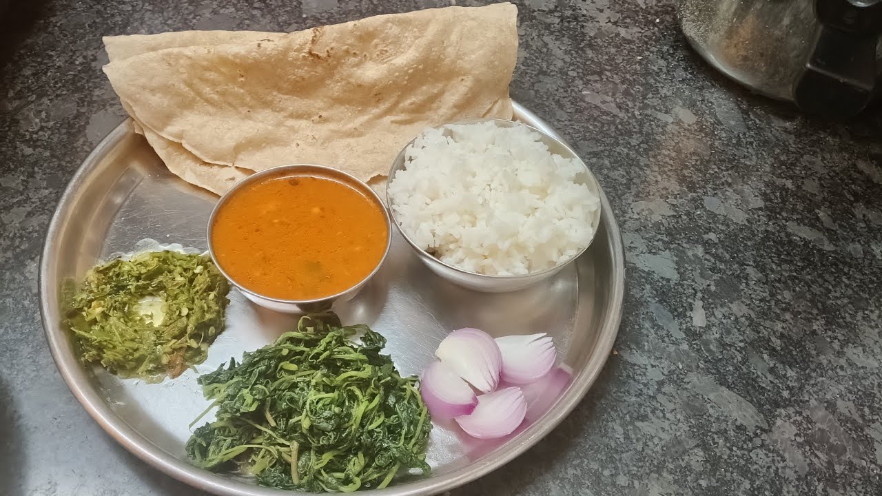 ಬಿಸಿ ರೊಟ್ಟಿ ಮತ್ತು ಸೊಪ್ಪು ಚಟ್ನಿಯೊಂದಿಗೆ ರುಚಿಯಾದ ಸಿಂಪಲ್ ಅಡುಗೆ ಮದ್ಯಾಹ್ನದ ಊಟ # ಉತ್ಸವ ಅಡುಗೆ ಚಾನೆಲ್ #