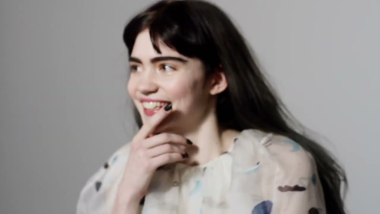 Grimes - Hunger TV Interview (HD) (2013)