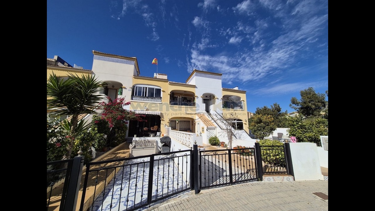 Property Tour, Ref. 626 - a 2 bed, top floor bungalow-apartment in Los Altos (Orihuela Costa).