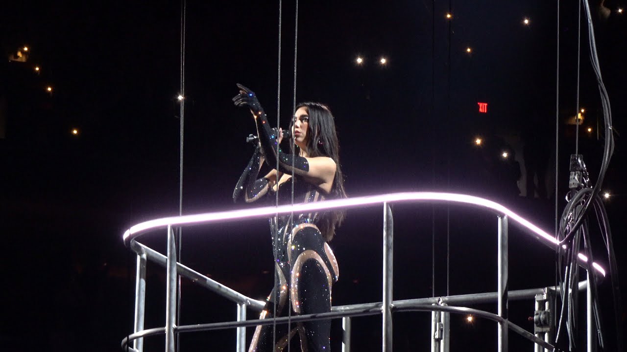 Dua Lipa - Levitating (Live)