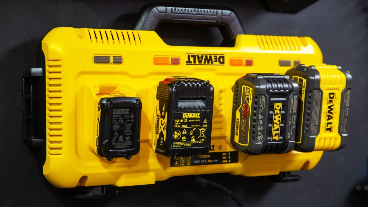 НОВОЕ быстрое зарядное устройство Dewalt Multi Volt с 4 портами (DCB104)