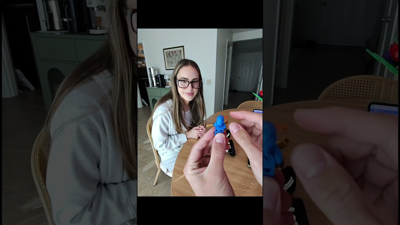 Точка зрения: Она заинтересовалась твоим новым набором LEGO 🤩