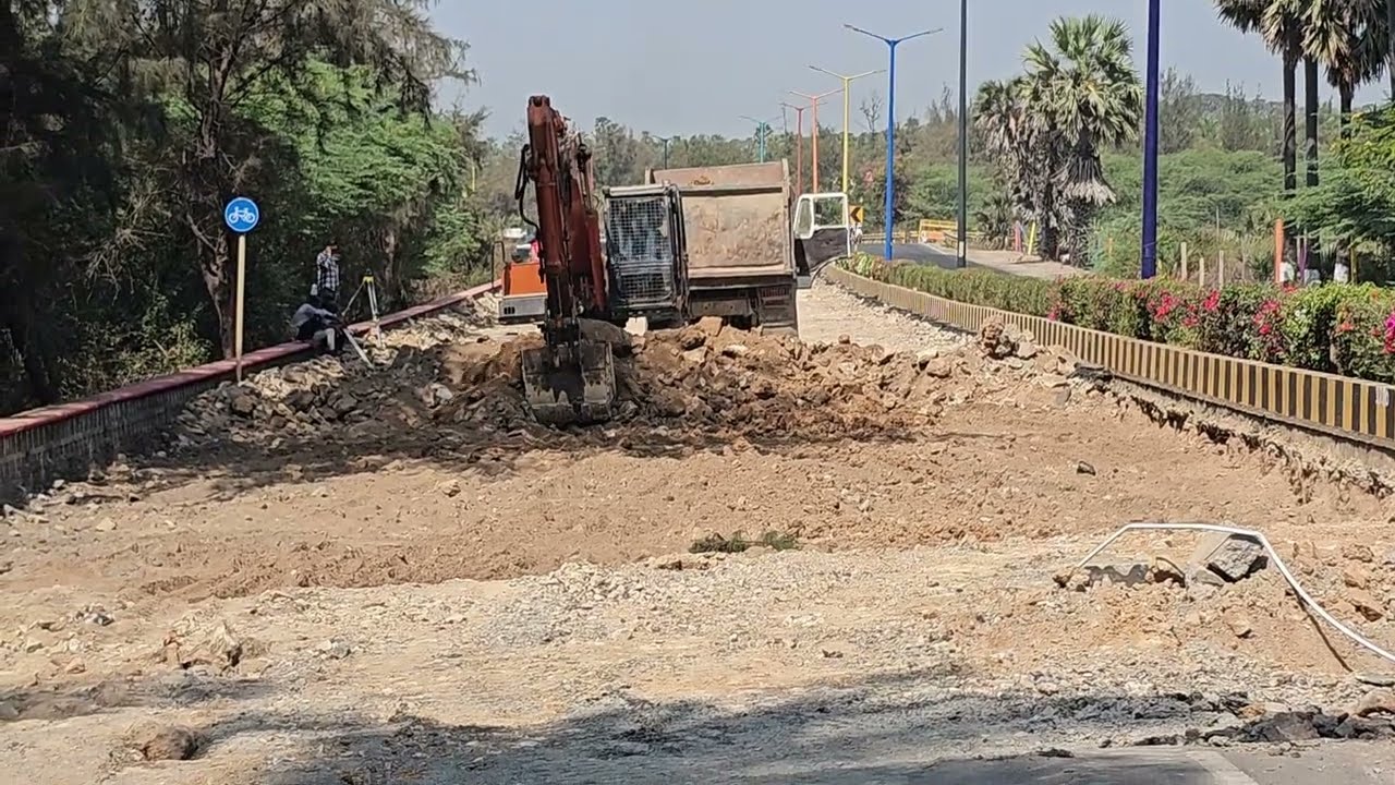 પોઠીયા દાદા રોડ નુ ડિમોલિશન અને નવા રોડ નિર્માણ દીવ 