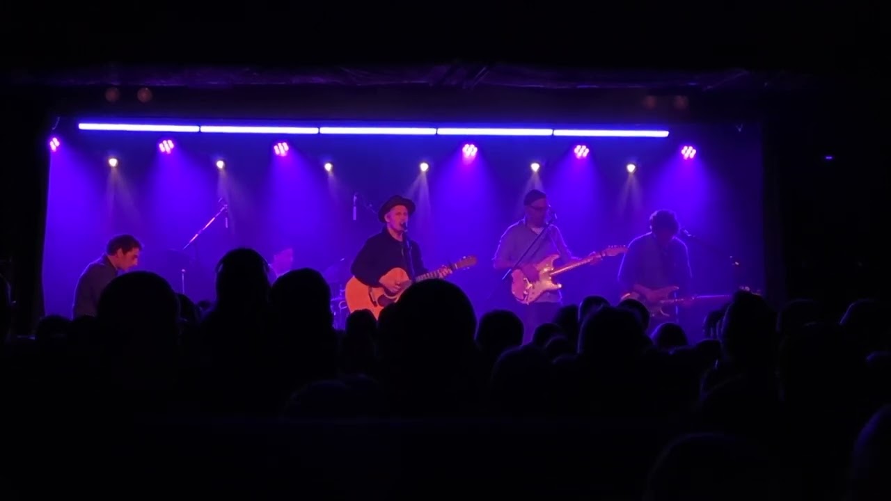 'Sad Eyes' - Josh Rouse at Manchester Academy