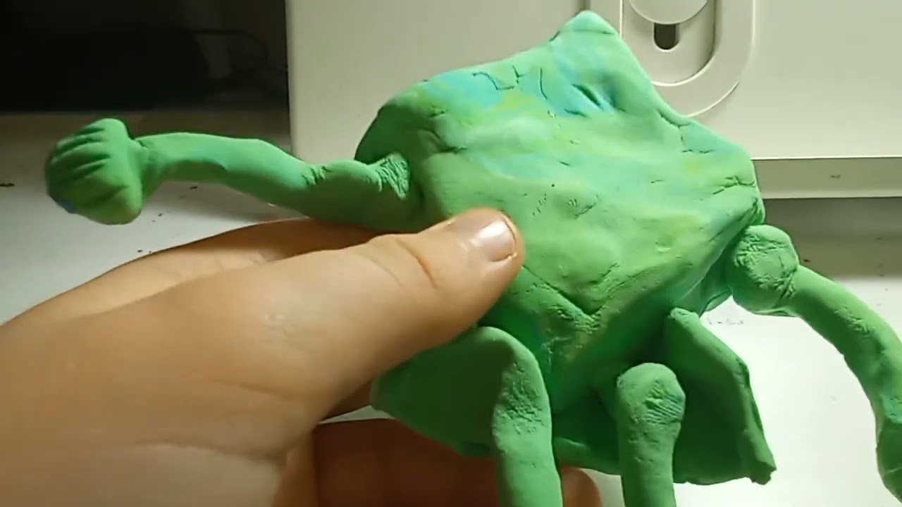 Мы будем лепить кетупат кепата из пластелина! 