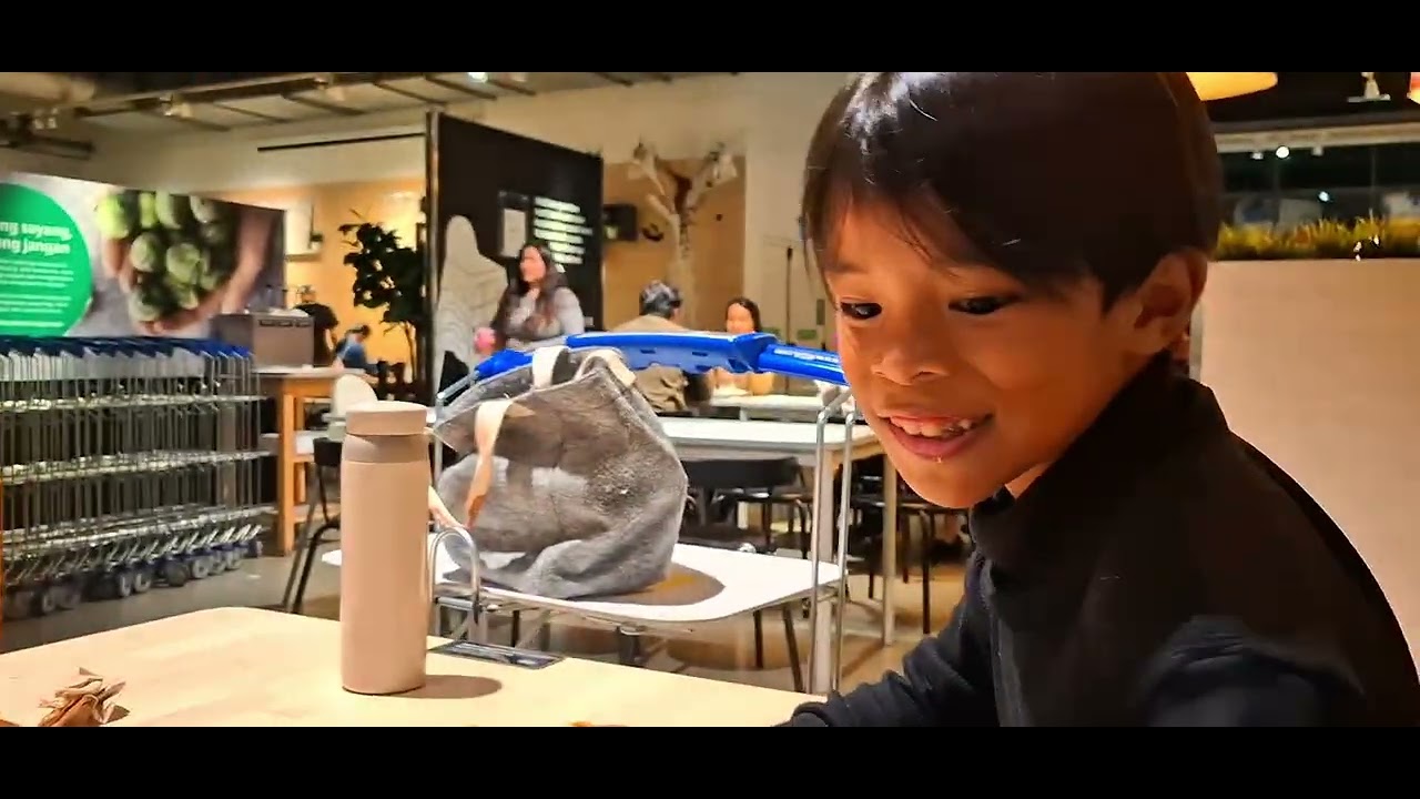 MAKAN DI RESTO IKEA -- AMBIL SENDIRI, BERESIN SENDIRI 🥐 Begini Toh Kebiasaan di Negara Maju!