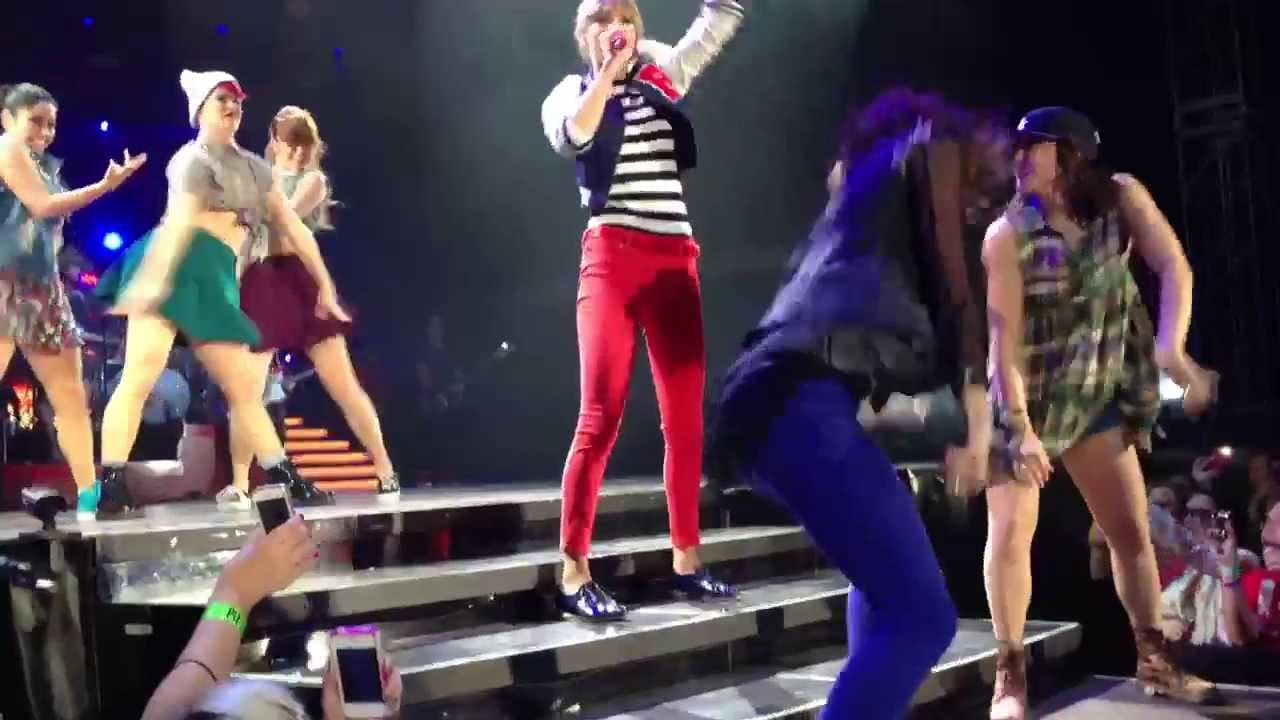 Taylor Swift - 22 (Live) [Red Tour, Toronto Rogers Centre, June 15 2013]
