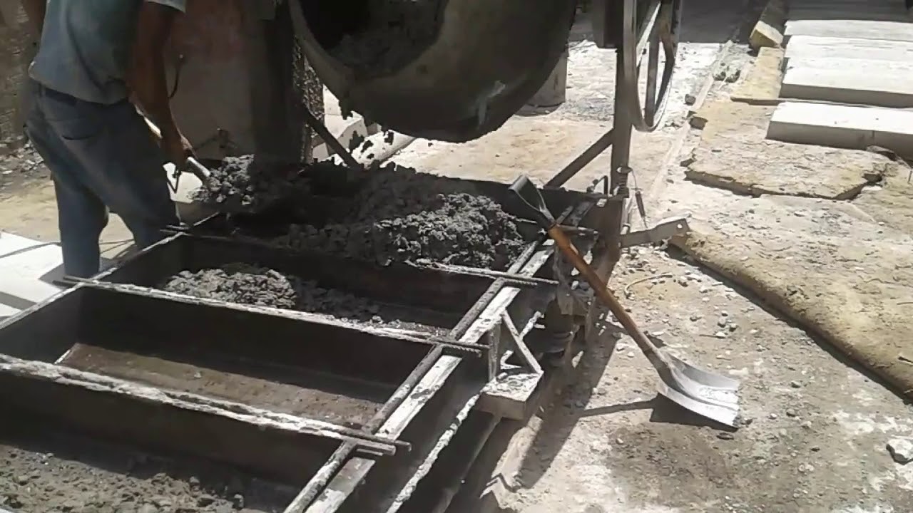Fabricando meio-fio de concreto