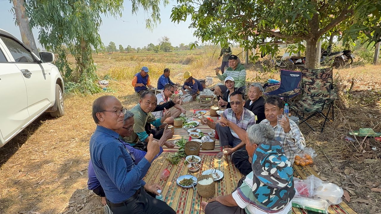 ความสุขตามท้องทุ่ง เอาเยาะ!! กินข้าวป่าอยู่ท่งนา🌿💦🌈💚 #อุบลราชธานี 