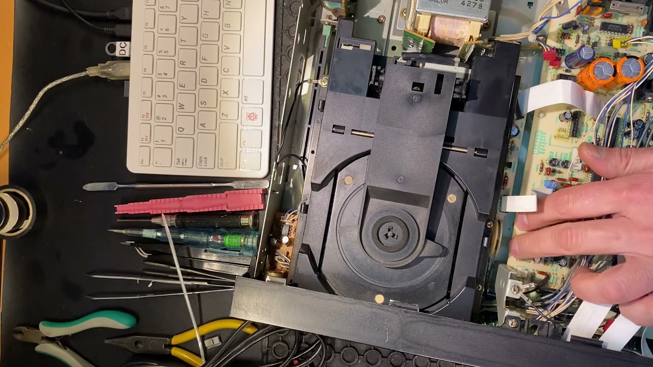 30 letni Odtwarzacz CD Tascam CD-401 Mk2 Naprawa i Regulacja. Tascam CD401 Mk2 repair and aligment