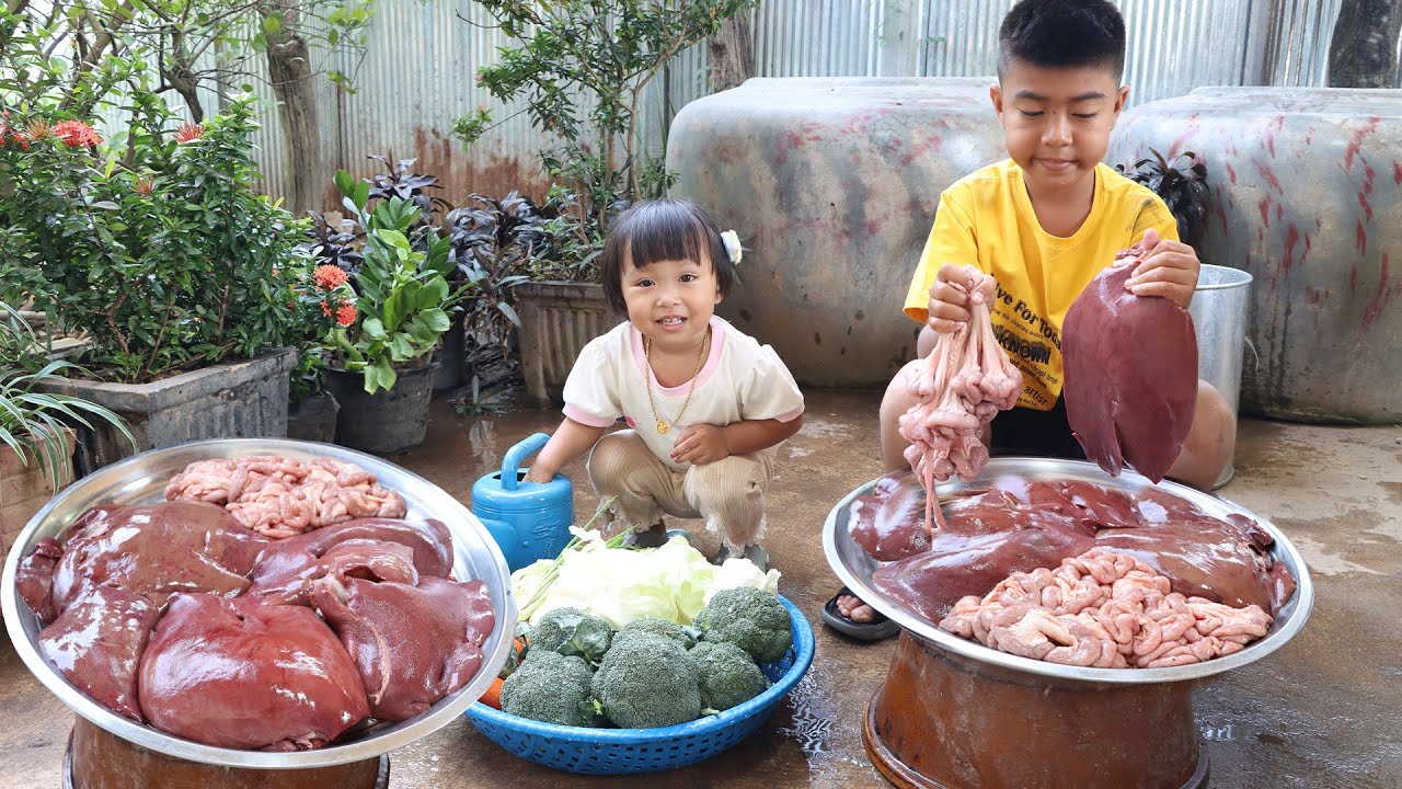 Cute sister help brother cooking | Yummy pork liver, pork intestine recipe | Chef Seyhak