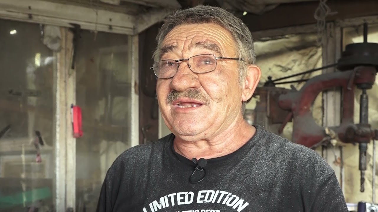 Кује гвожђе и стихове