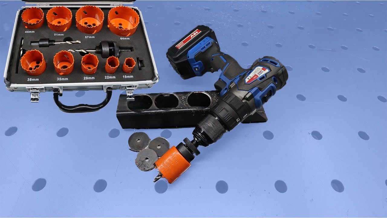 HBM gatzagen set voor staal unboxing en eerste gat zagen.