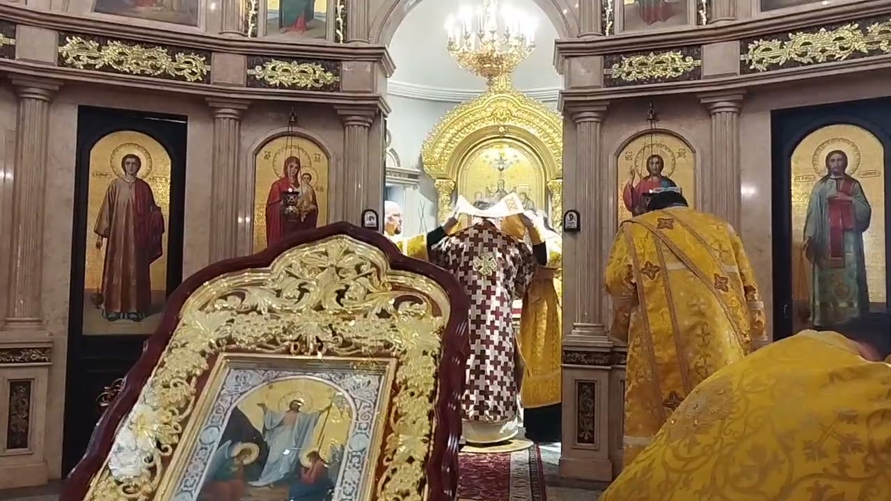 Єдин свят, єдин Господь, Ісус Христос, на славу Бога Отця.