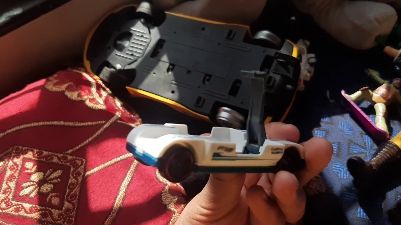 2017's Go-pro Zoom-in hotwheels car feature