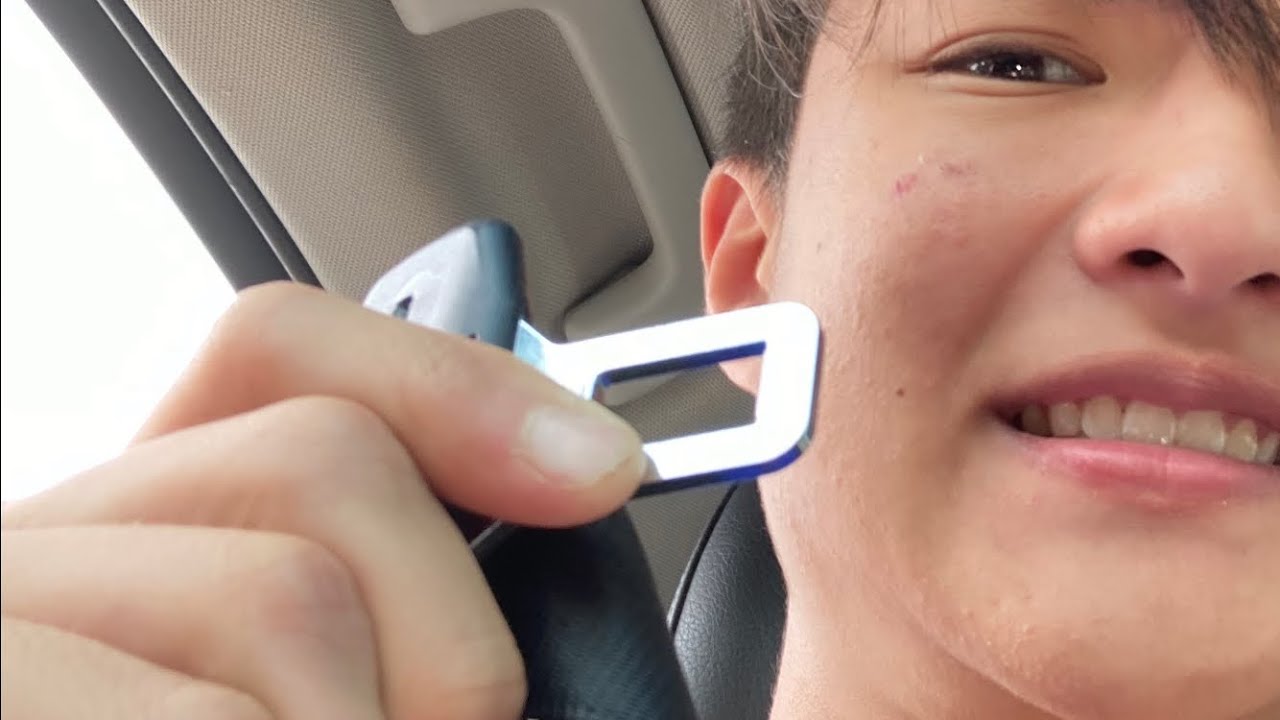 Touching a hot car seatbelt buckle without getting burned