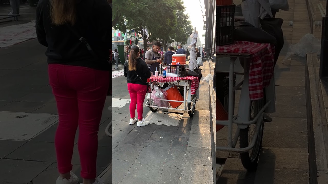 Starbuck_express. El Vendedor de Café y Pan en Bicicleta: Un Icono de la CDMX