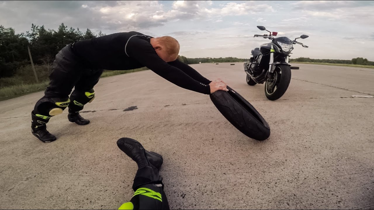 Teorie o řízení motorky aneb všichni dělají 