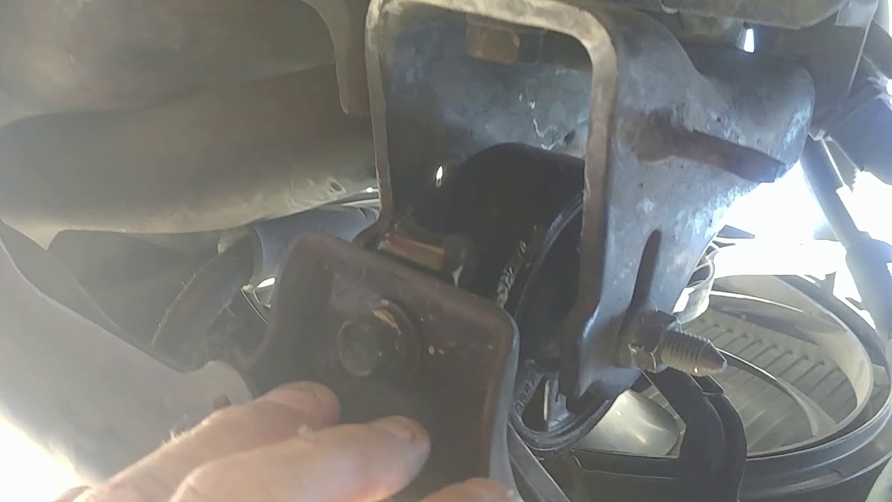 2005 Hyundai Elantra motor and transmission mounts
