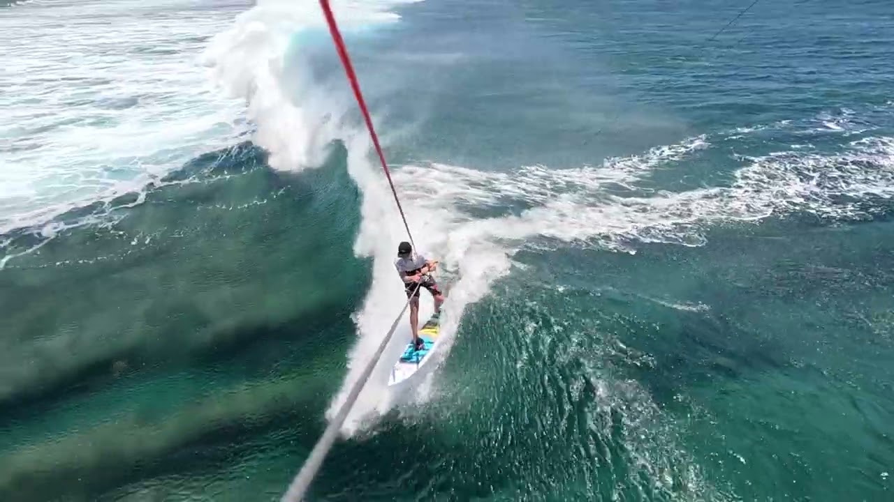 Le Morne Wave riding with wingfoil and Kitesurf