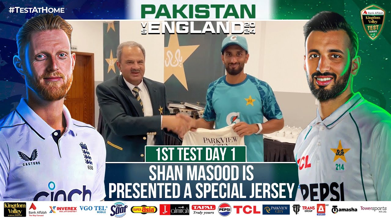 🇵🇰 Captain Shan Masood is presented a special jersey on completing 2000 Test runs 👕✨ | M4B1A