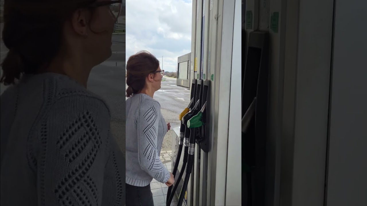 Cargando combustible en Italia