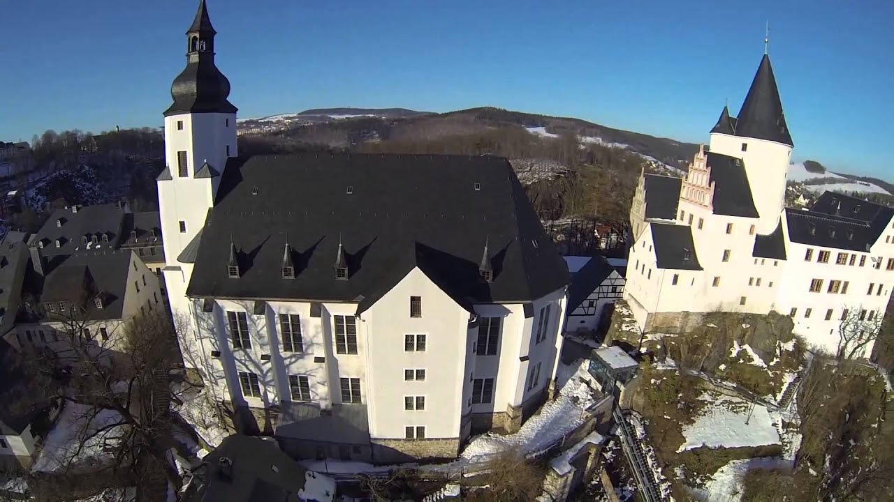 Flug über die Altstadt von Schwarzenberg mit Schloß und Kirche 04.03.2013