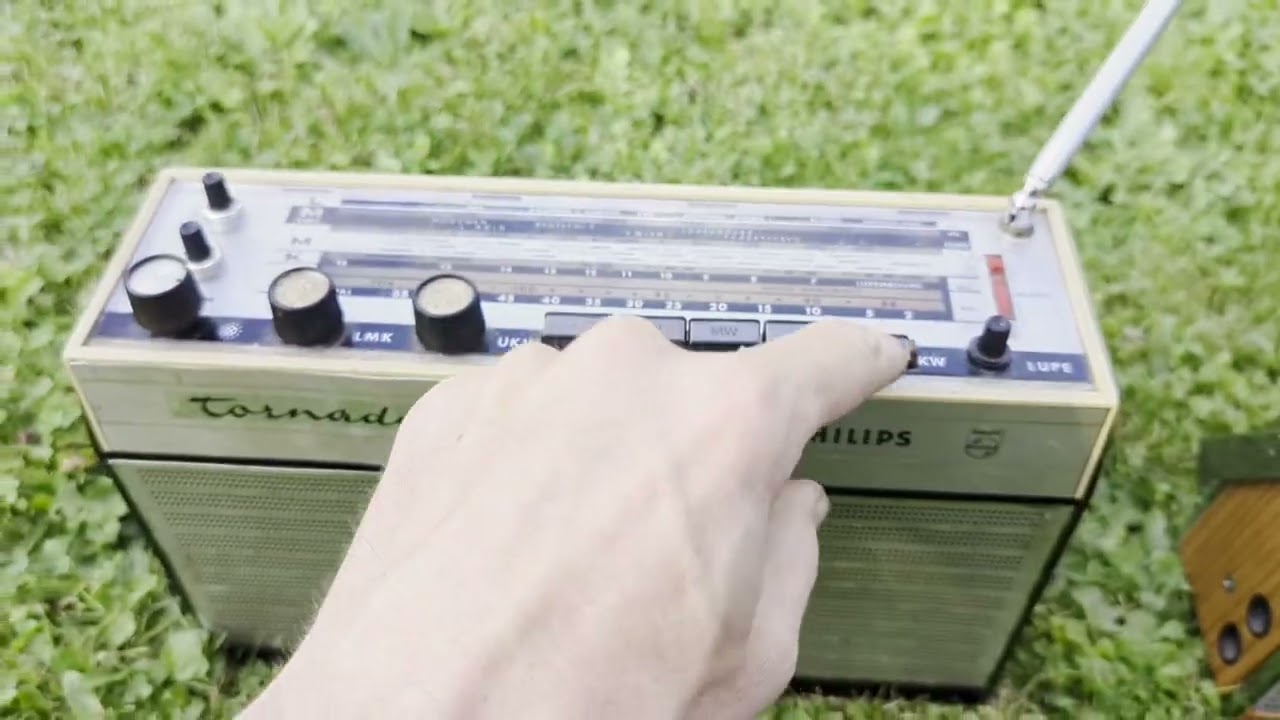 Kofferradio Vergleich Telefunken Bajazzo Sport gegen Philips Tornado  - eflose #1355