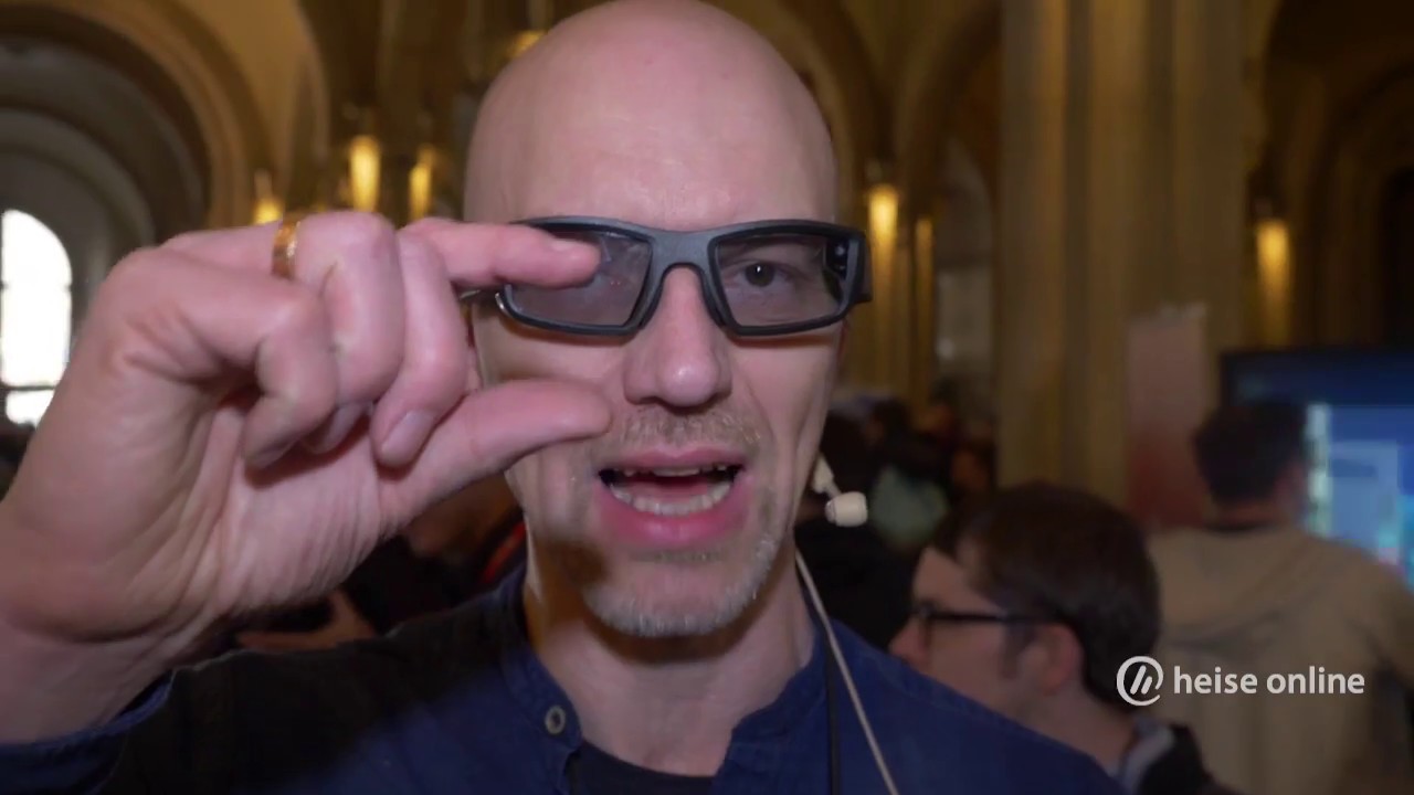 Aufgesetzt: Datenbrille Vuzix Blade mit integriertem Display